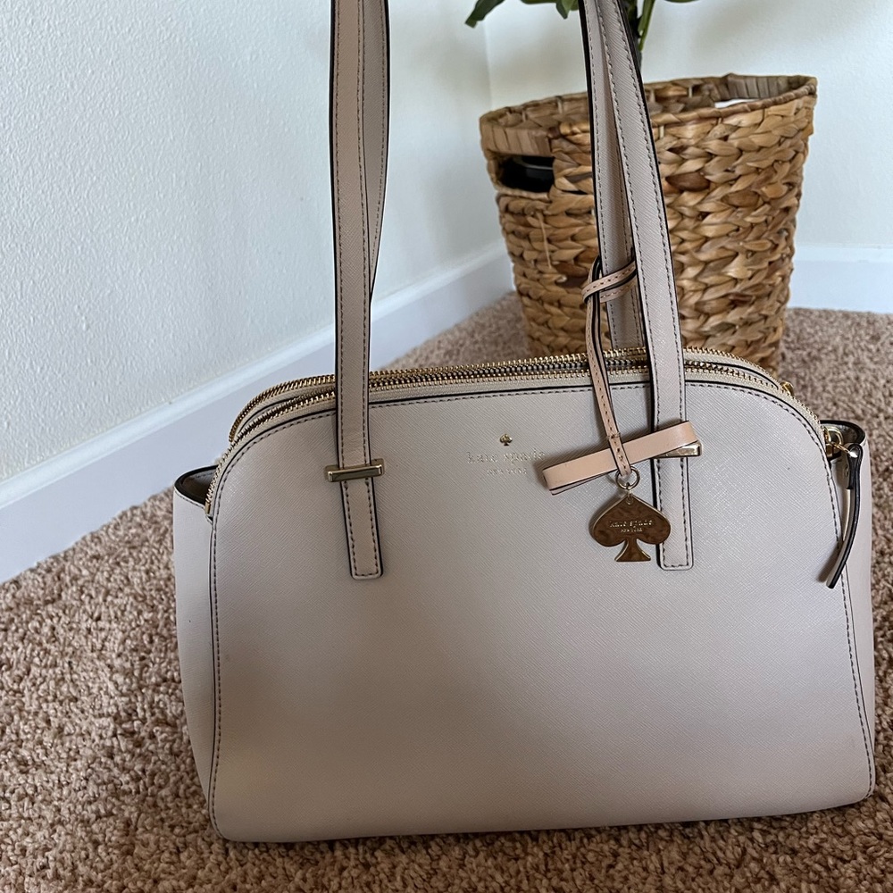 - Like new Kate spade purse!